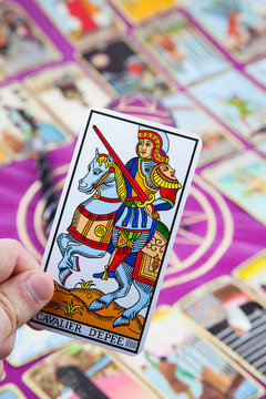 Cavalier D'Epee, Tarot card held in the hand