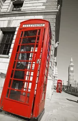 Fotobehang Rood, wit, zwart Big Ben en rode telefooncel