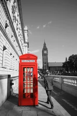 Fotobehang Rood, wit, zwart Big Ben en rode telefooncel