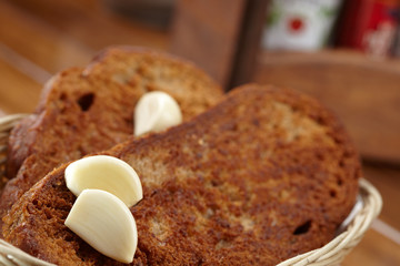toast with garlic