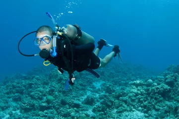Fotobehang scuba diver on a coral reef © JonMilnes