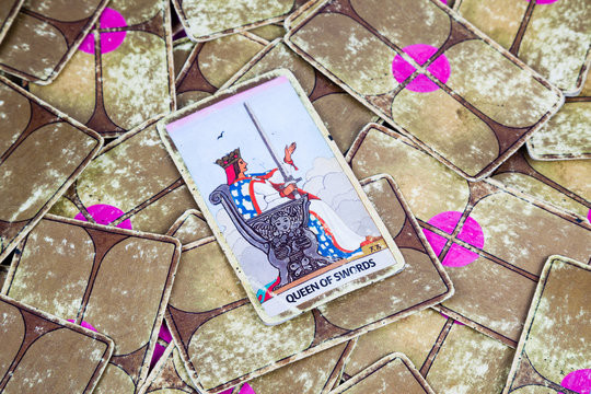 Queen of Swords, Tarot card, Major Arcana (2)
