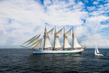 Obraz na płótnie Canvas Statek Juan Sebastian de Elcano