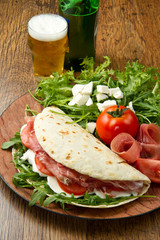 piadina prosciutto crudo