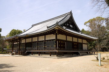 Fototapeta na wymiar Kondo hali głównej w Ninna-ji Temple, Kyoto, Japonia.
