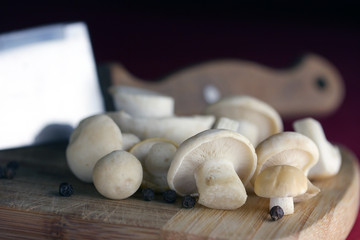 mushrooms & knife