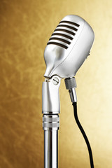 Obraz premium Retro style microphone. Gold background