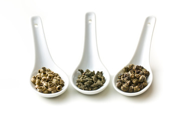 dry leaves of green tea