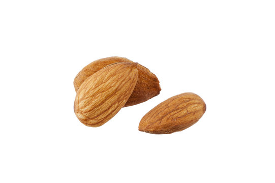 Mandorle isolate su bianco