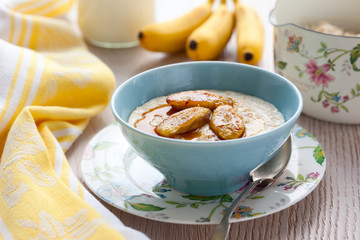 Porridge with bananas