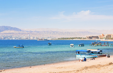 Fototapeta na wymiar miejska plaża w mieście Akaba, Jordania