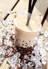 Bubble Tea braun mit Tapiokaperlen