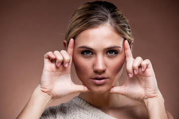 Obraz premium Beautiful happy young woman in sweater on natural background