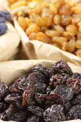 Assorted raisins