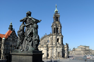 Fototapeta na wymiar Dresden Hofkirche z tarasem Brühla z