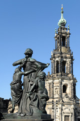 Fototapeta na wymiar Dresden Hofkirche von der Brühlschen Terasse aus
