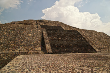 Fototapeta na wymiar Teotihuacan. Ruined pyramid temples are now a major archaeologic