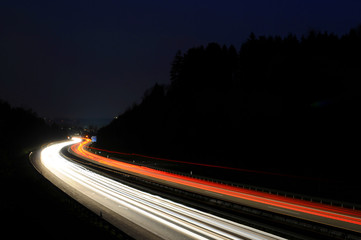 Autobahn bei Nacht