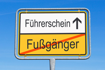 Obraz premium Fußgänger und Führerschein