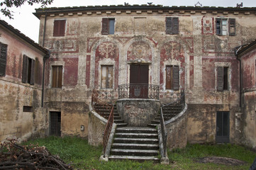 old tuscan house