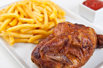 Halbes Brathähnchen mit Pommes