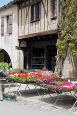 Fototapeta na wymiar Fourc?s rynku kwiat - Gers - Francja