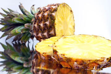 sliced ​​pineapple