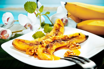 Grilled banana and walnut dessert