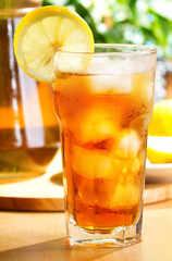 Fototapeta na wymiar glass of ice tea with lemon