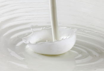 milk splashing