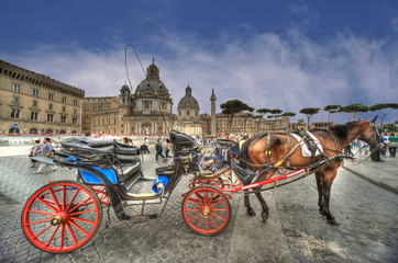 Roma, piazza Venezia con carrozza