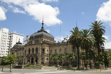Fototapeta na wymiar Rząd Dom Tucuman w San Miguel de Tucuman.
