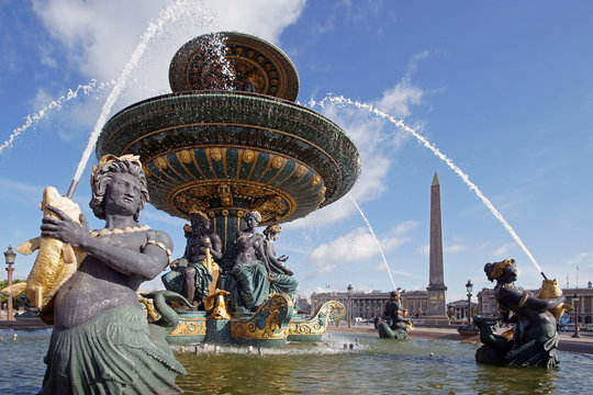 Paris - place de la Concorde - ob&eacute;lisque et fontaine