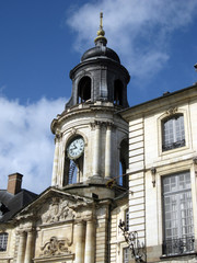 Fototapeta na wymiar horloge de la mairie