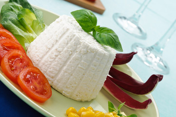 Ricotta con basilico e verdure