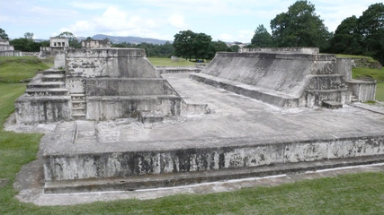 Fototapeta na wymiar Zaculeu Ruiny Majów w Huehuetenango. Gwatemala.