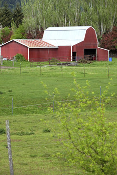 Cuntry barn.