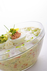 gefüllte eier mit gemüsesalat