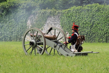 Nineteenth-century french soldier with cannon