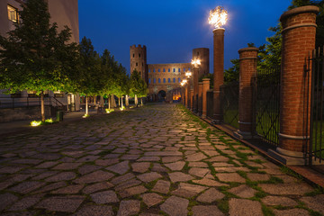 Porta Palatina di notte, Torino, Italia