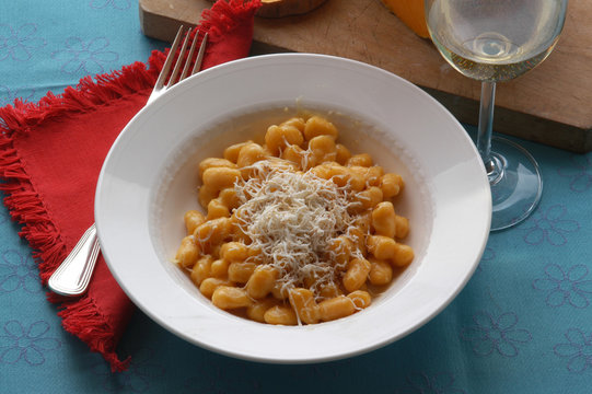 Gnocchi di zucca con ricotta affumicata