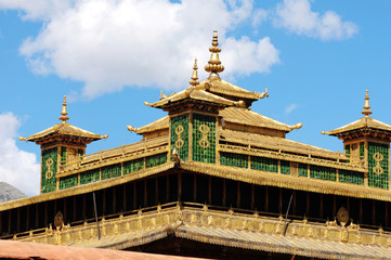 Fototapeta premium Golden roofs of a historic lamasery