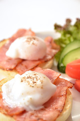 ポーチドエッグ（エッグベネディクト）