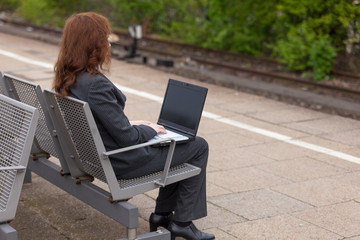 Wartezeit auf dem Bahnhof