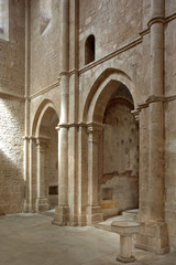 Fototapeta na wymiar Fossanova transept