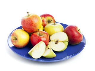 Frische Äpfel auf einem Teller
