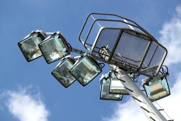 Projecteurs et nacelle d'accès