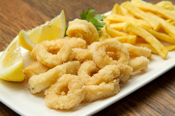 calamari fritti con patatine