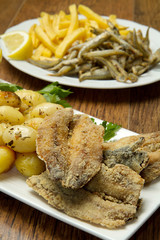 fritto misto di pesce con patate
