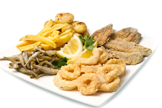 fritto misto di pesce con patatine